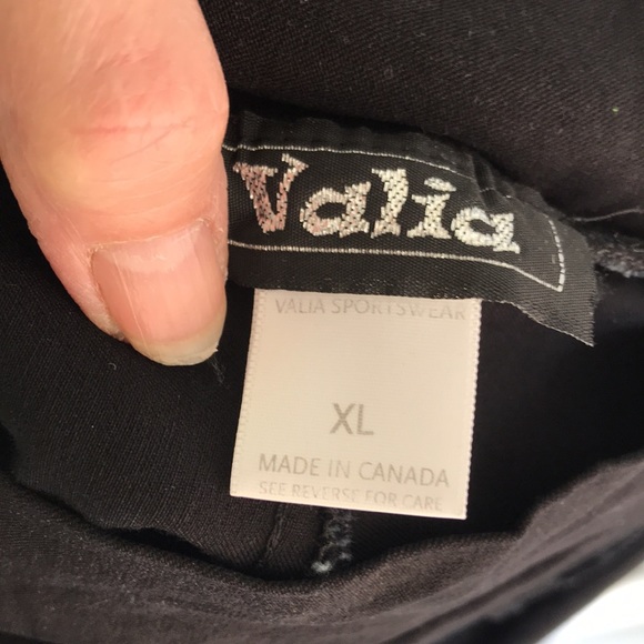 Valia Black stretchy shorts.Ladies XL. Great condition. - Picture 2 of 5